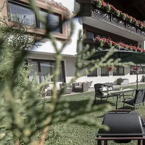 Hotel Garni Rustica, Sölden
